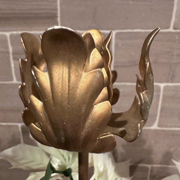 Set of 2 Vintage Brass Look Candle Holders w/Artificial White Poinsettias - Picture 7 of 9